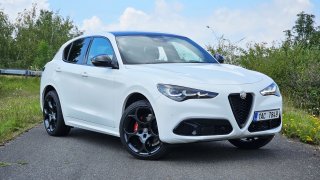 Alfa Romeo Stelvio je SUV pro ty, kteří milují řízení, ale mají rodinu. Nadšení krotí jen drobnosti