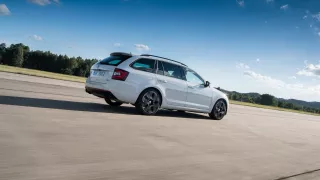 Nová Škoda Octavia RS 245 v pohybu. 7