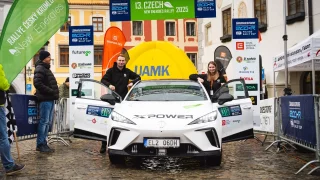 Toaleta na přejezdu, skoro ztracená RS a rozmary počasí. Krumlovská eco rallye nás vytrestala