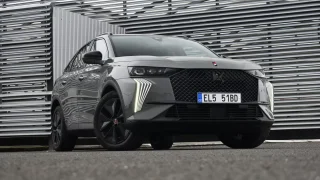 Francouzský prezident má nové auto, zůstává věrný domácí značce