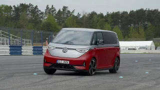 Volkswagen ID. Buzz GTX na závodním okruhu zazářil. Je to bezpochyby ta nejlepší dodávka současnosti