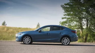 Mazda 3 má sportovní ambice. 13