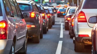 Řidiči, kteří právě teď vyrážejí na dovolenou, musí očekávat dopravní peklo. Může za to Německo