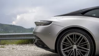 Nový Aston Martin DB12