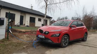 Test modernizovaného Hyundaie Kona Electric: Ujeli jsme v zimě 425 km na jedno nabití. A topili si