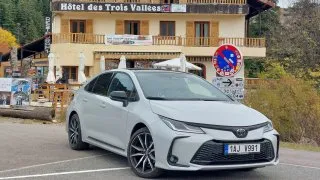Dlouhodobý test: Toyotu Corolla s hybridním pohonem jsme protáhli na Col de Turini i po riviéře