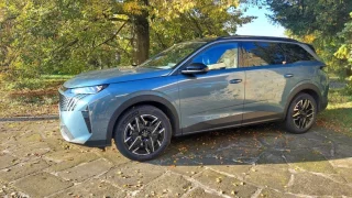 Nový Peugeot 5008 sází na design i prostornost. Vůbec poprvé nabídne pohon všech kol