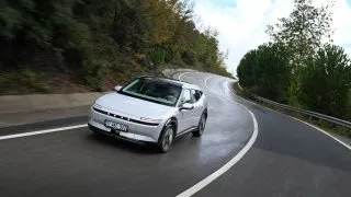 Poprvé za volantem největšího rivala Škody Epiq. Hyundai z Turecka zaujme spotřebou i komfortem