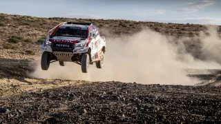 Fernando Alonso testuje Toyotu Hilux 8