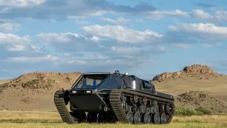 Tank pro volné chvíle Ripsaw EV3-F4.