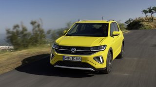 Levných SUV do půl milionu jsou skoro dva tucty, ale jen jedno nabídne 4x4. Naftu žádné