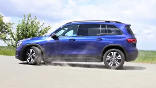 Mercedes GLB je jen o něco menší a dražší než Škoda Kodiaq. Může se z něj stát hit českých rodin