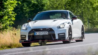 Nissan GT-R definitivně končí, přestane se vyrábět už letos. Rozdrtil i Bugatti Veyron