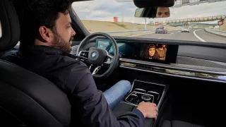 V Česku už je legální používat autonomní řízení. Zeptali jsme se Škody a BMW, jaké s ním mají plány