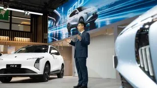 Forthing pařížský autosalon