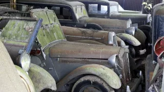 Nález aut na francouzské farmě - Obrázek 18