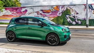 První jízda s novým Renaultem Twingo v Česku. Už víme, komu dává elektromobil za půl milionu smysl