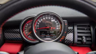 MINI JCW Cabrio - interiér 5