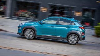 Prvním elektromobilem z Česka bude nošovický Hyundai Kona Electric. Čechům ho ale nechtějí vnucovat