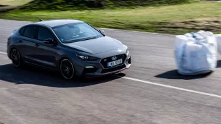 Nový Hyundai i30 Fastback N v akci na autodromu v 