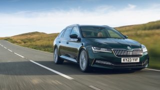 Tahle Škoda Superb Combi má 477 koní! Sleeper Edition oslavuje úspěchy nejprodávanější generace modelu