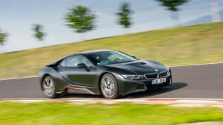 Provětrali jsme hybridní BMW i8 v edici Protonic F