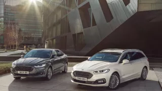 Ford Mondeo Hybrid 2019 1