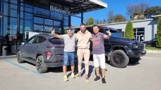 Hyundai Kona Electric cesta do Albánie na fotbal