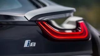 BMW i8 Protonic Frozen v matně černém laku. 17