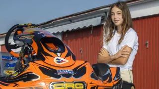 Čtrnáctiletá dívka z Česka poráží kluky na závodní dráze. Nedarují mi ani milimetr, říká