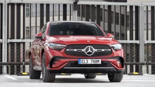 Mercedes-Benz GLC kupé dokazuje, že nafta s elektřinou si mohou rozumět