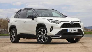 Toyota RAV4 slaví třicetiny. Legendární SUV předběhlo svou dobu, proto se ho prodaly miliony