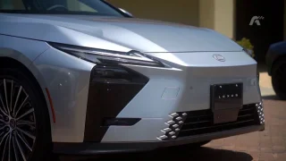 Recenze Lexusu ES 500E AWD