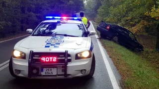 V Praze se prodává speciální služebák po městské policii. Dodge Charger má i neprůstřelné dveře