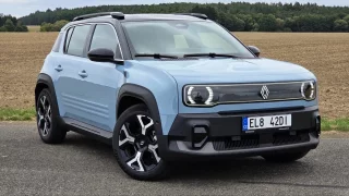 Elektrický Renault 4 chce být jediným autem v rodině. Tak s ním za půl roku ujedeme tisíce kilometrů