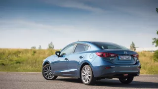 Mazda 3 má sportovní ambice. 12