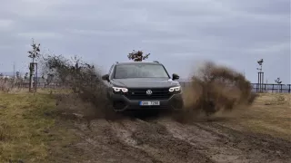 Test Volkswagenu Touareg R: Dobře vypadá, skvěle jezdí, ale označení „R“ si nezaslouží