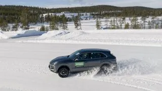 Porsche Cayenne a Nokian Snowproof 3P