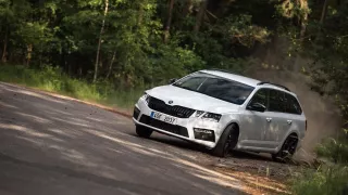 Nová Škoda Octavia RS 245 v pohybu. 9