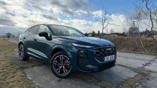 Nové Audi Q3 Sportback působí jako luxusnější Škoda Kodiaq RS. Tohle stylové SUV má asi jedinou vadu