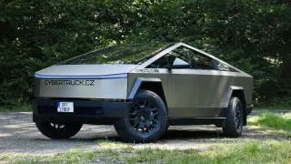 Tesla řeší další velký problém: Z kontroverzního Cybertrucku odpadávají díly kvůli mrazu