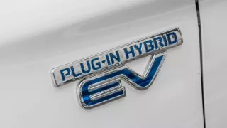 Komentář: Plug-in hybridy jsou mnohdy léčkou na neználky. Vyplatí se jen hrstce uživatelů