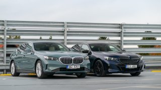 BMW řady 5 se změnilo, ale rozhodně neumřelo. Elektrická verze je božská, diesel v něčem zaostává