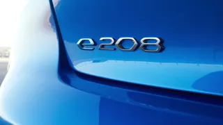 Peugeot e-208 17