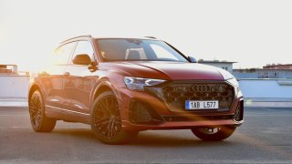 Audi Q8 je nejprodávanější model značky. Po faceliftu stále jezdí báječně a takřka nemá chybu