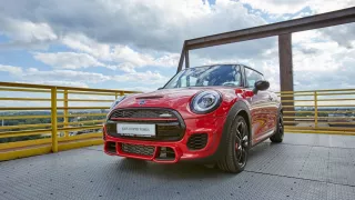 MINI John Cooper Works nad Ostravou