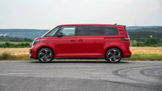 Když nafta za 50 Kč řidiče nezajímá. VW ID. Buzz je čím dál zajímavější alternativou k Multivanu