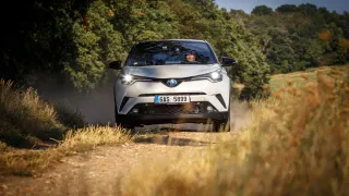 Toyota C-HR Hybrid 3 41