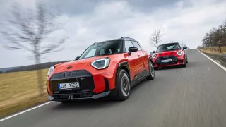 Mini vysílá na český trh dvě novinky. S přeplňovaným dvoulitrem u malého hatchbacku stále počítá