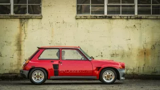 Renault 5 Turbo ve vzácné verzi Evolution. 7